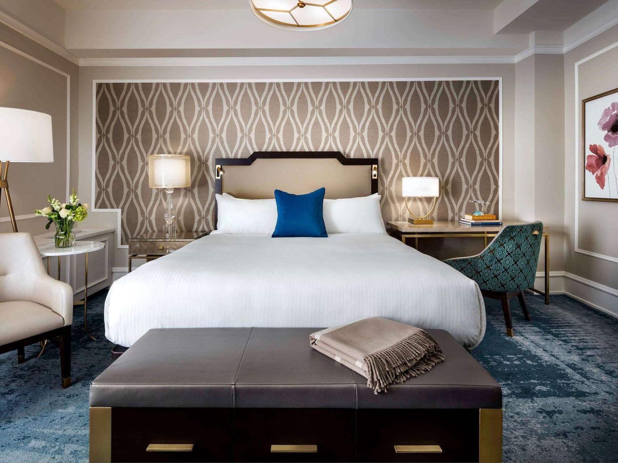 Fairmont Empress Hotel Victoria Esterno foto A guest room at The St. Regis Washington, D.C.